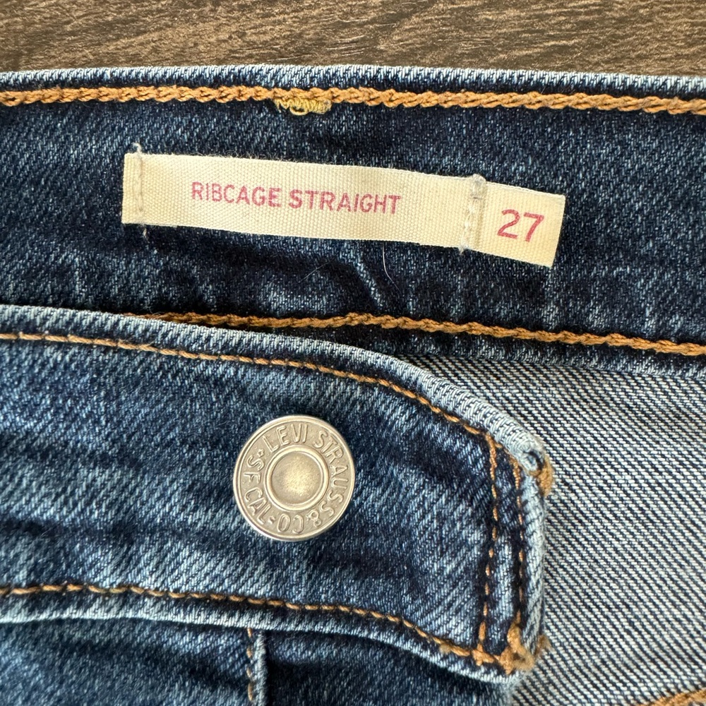 Levi’s Ribcage Straight - Picture 3 of 6